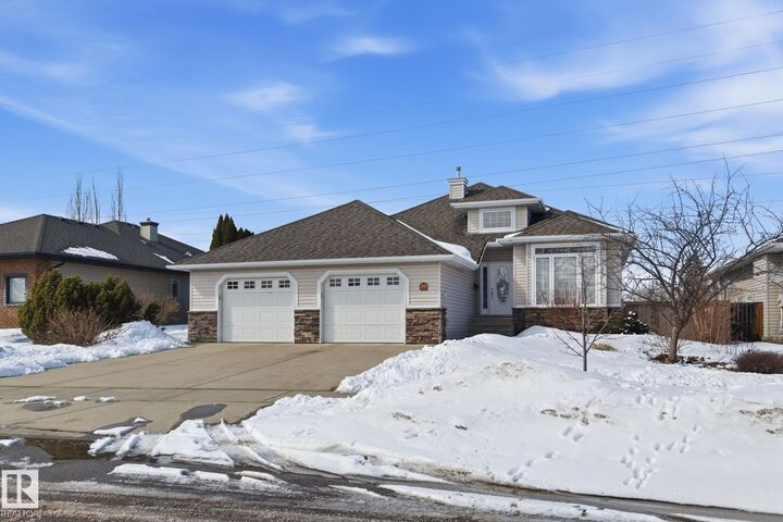 Property Photo:  30 Valleyview Ridge  AB T8L 4P2 