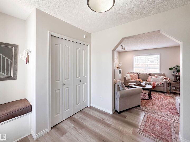 Property Photo:  6 Norfolk Close  AB T8N 7B8 