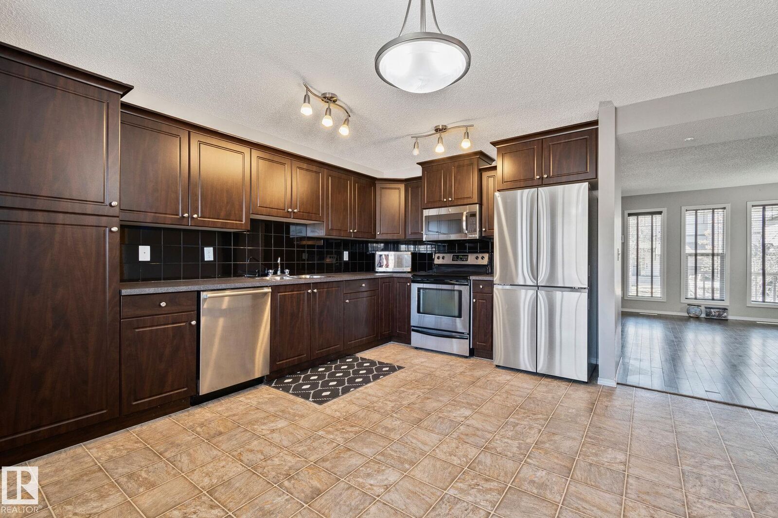 Property Photo:  6 Vivian Way  AB T7X 0G9 