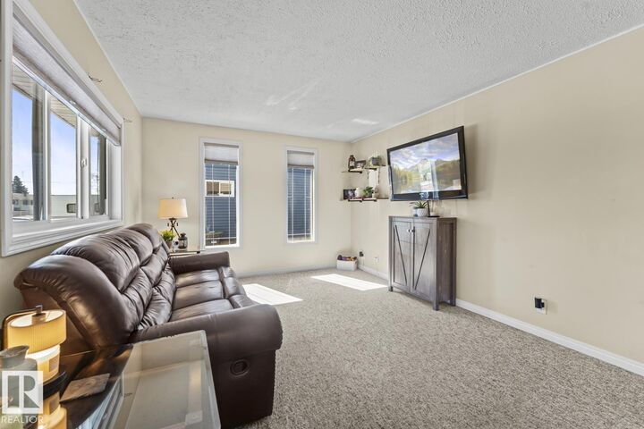 Property Photo:  1407 10 Street  AB T9M 1J6 