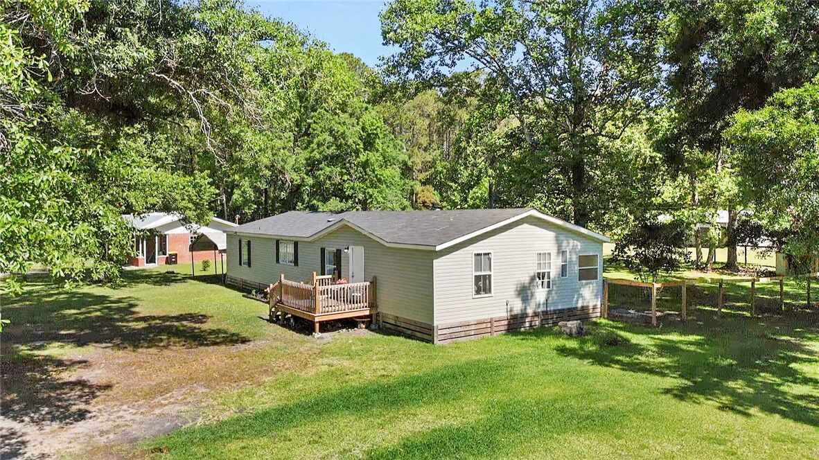Property Photo: 1067 NW Oak Street GA 31331