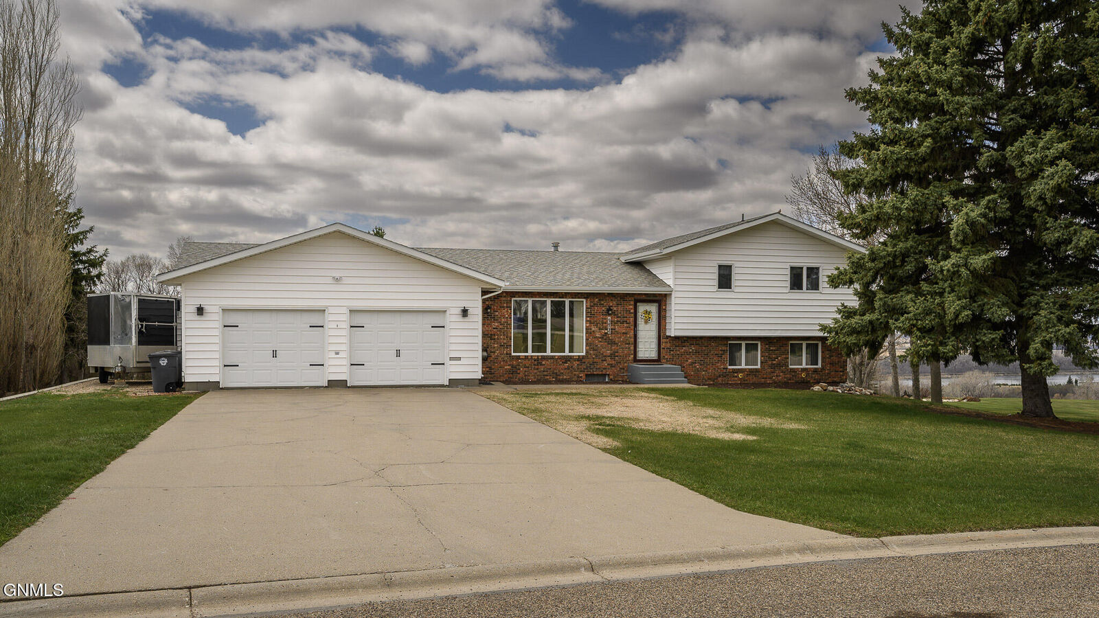 Property Photo:  993 Kelly Drive  ND 58577 