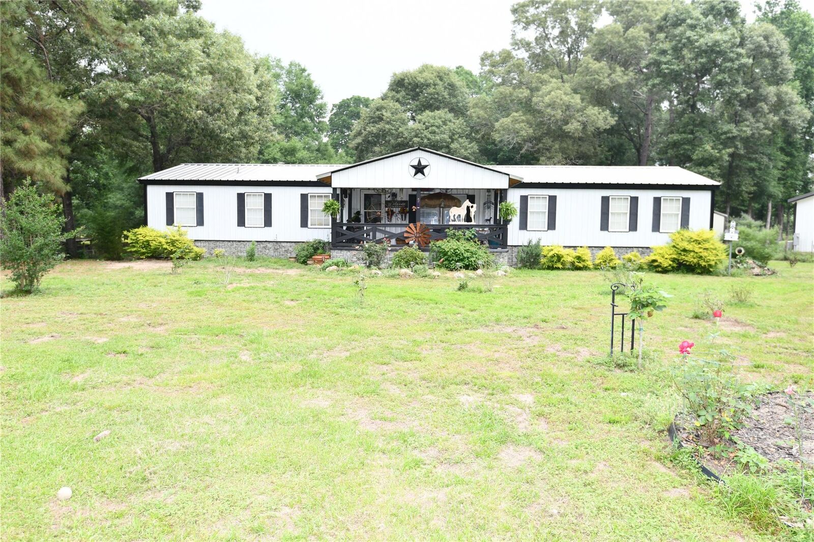 Property Photo:  101 Pinewood Drive  TX 77371 