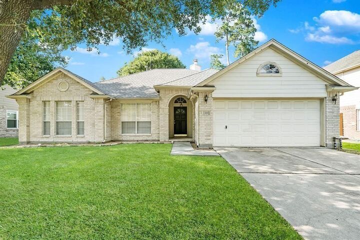 Property Photo:  1319 Castlemist Drive  TX 77386 