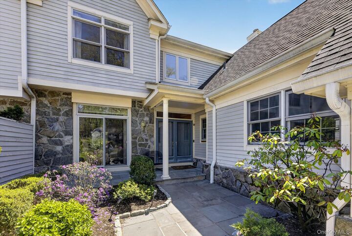 Property Photo:  9 Easthaven Lane  NY 10605 