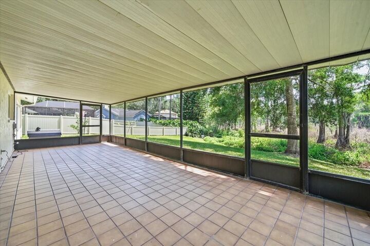 Property Photo:  2804 Palamore Drive  FL 33618 