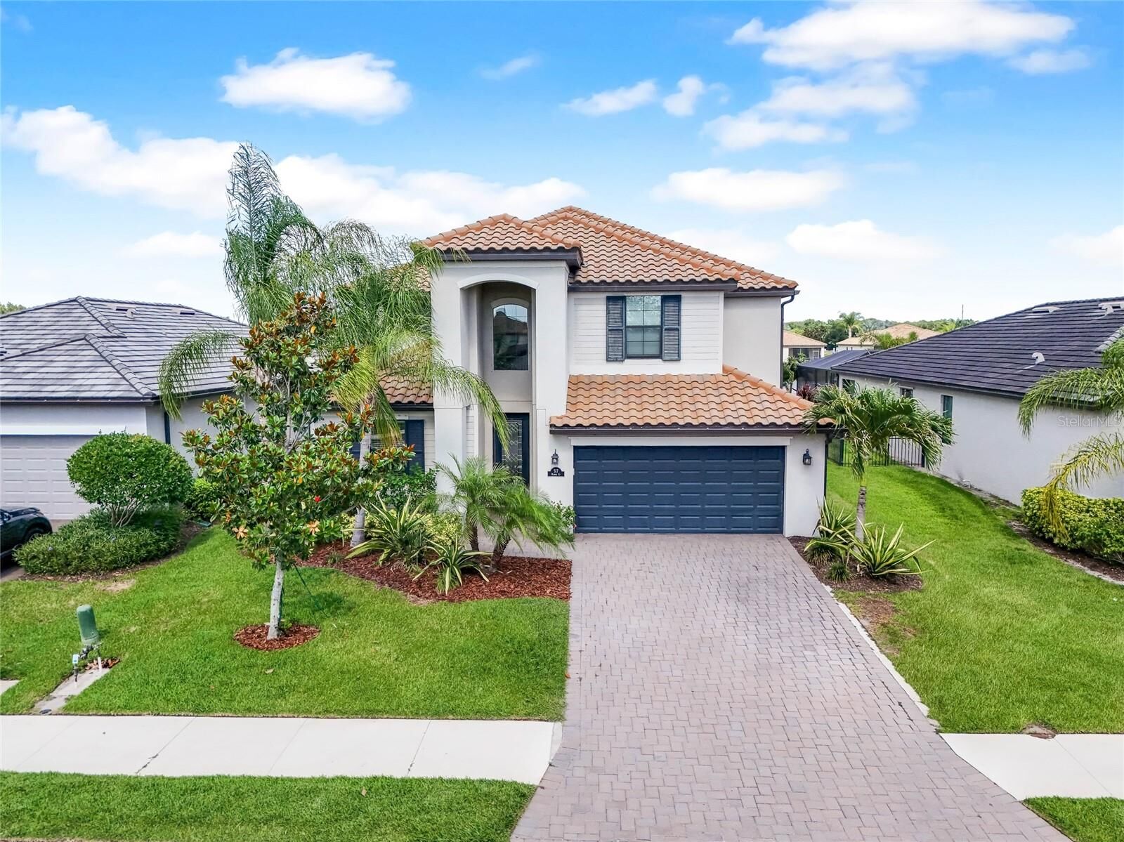 Property Photo: 517 Mimosa Court FL 34212