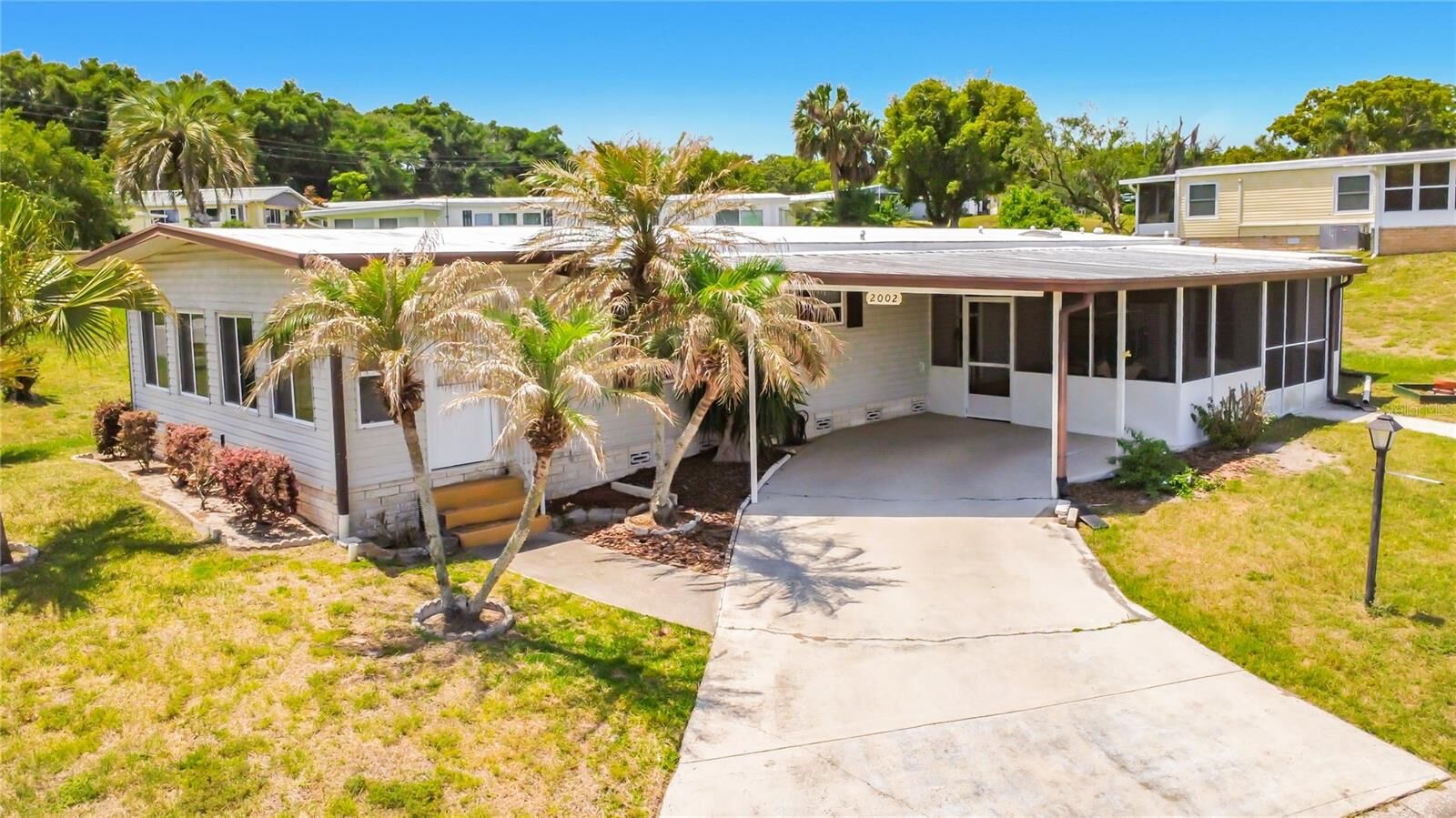 Property Photo:  2002 SW Live Oak Lane  FL 32798 
