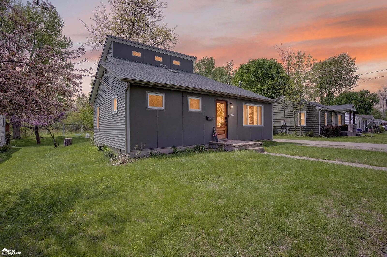 Property Photo:  421 W Caroline Street  MI 48430 