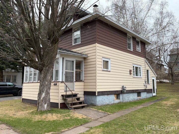 Property Photo: 622 E Empire Street MI 49849-1624