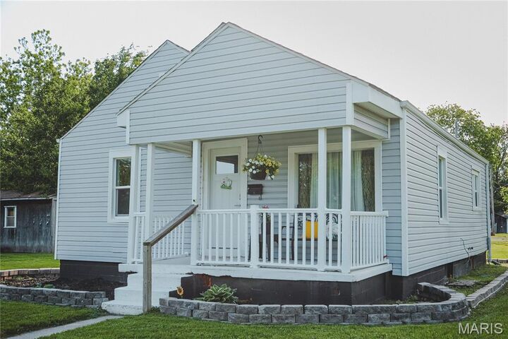 Property Photo:  307 N 3rd Street  MO 63740 