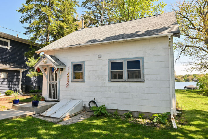 Property Photo:  W944 Shorewood Dr  WI 53120 