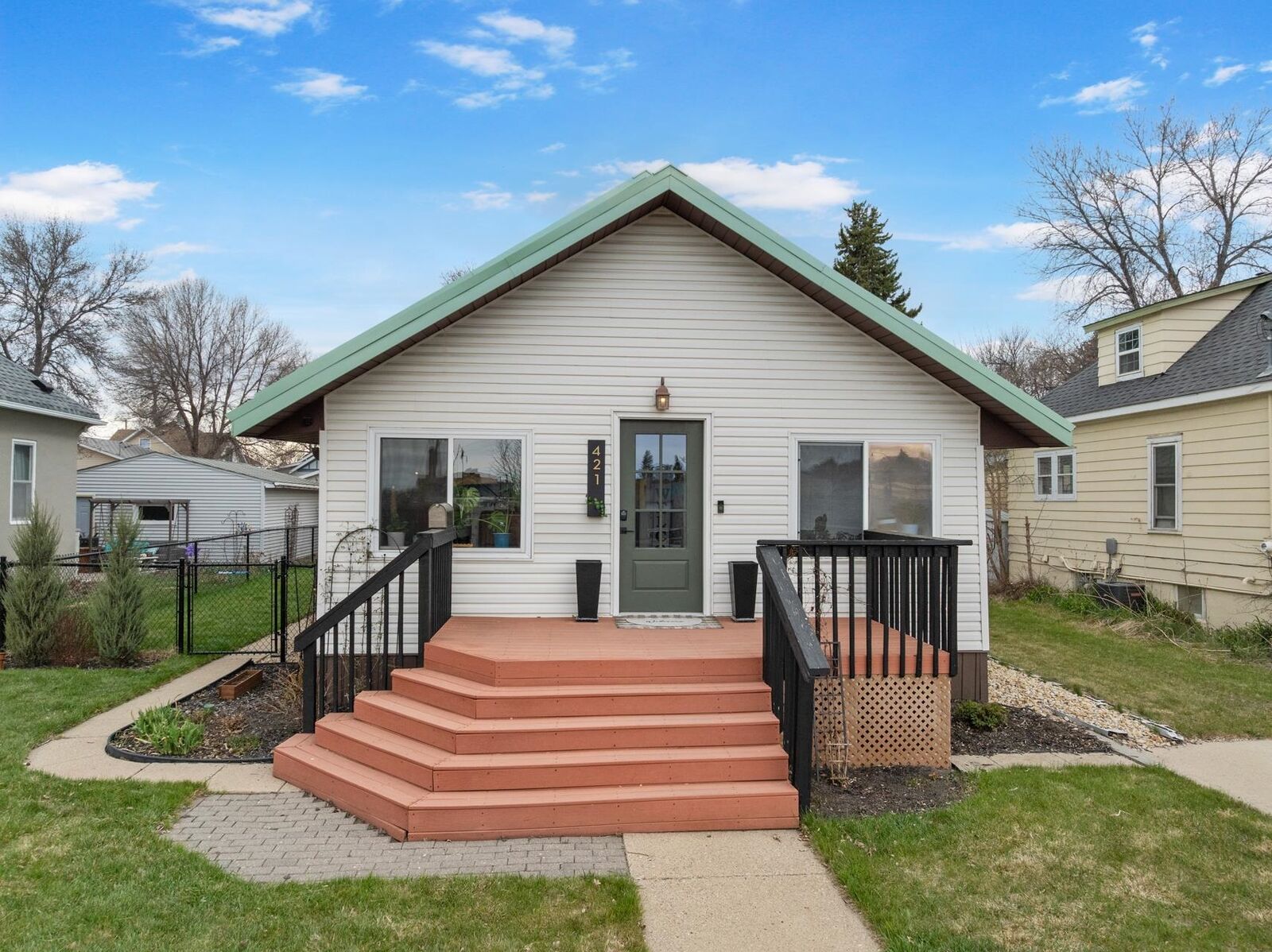 Property Photo:  421 2nd St NE  ND 58703 