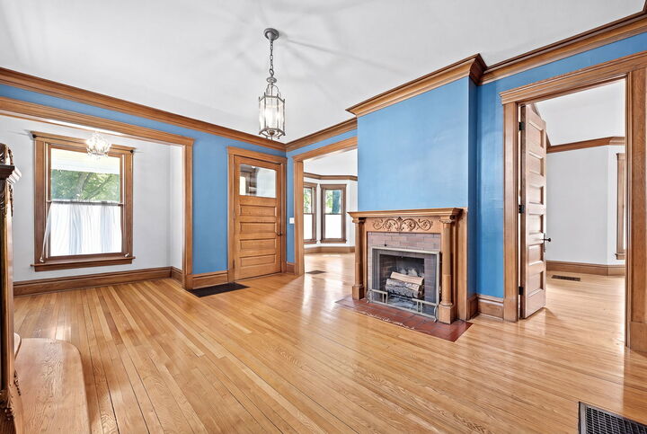 Property Photo:  350 N Delaplaine Road  IL 60546 