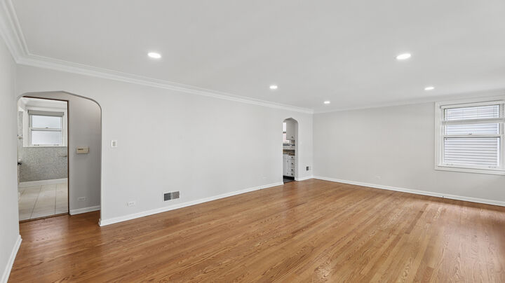 Property Photo:  893 S Poplar Avenue  IL 60126 