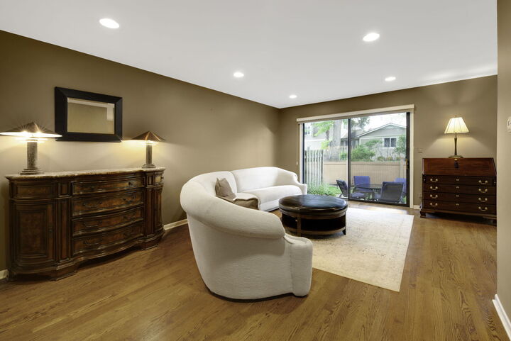 Property Photo: 404 Bluebird Lane IL 60015