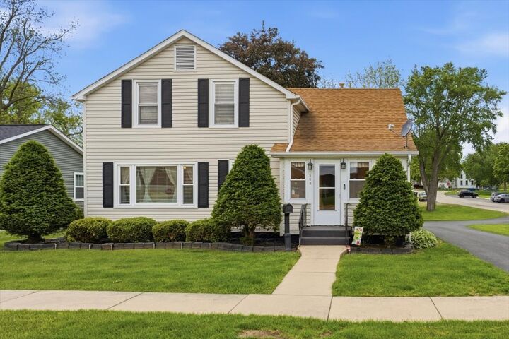 Property Photo:  503 S Wells Street  IL 60548 