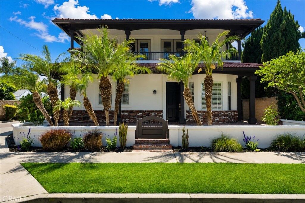 Property Photo:  267 Mesa Dr  CA 92627 