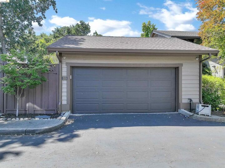 Property Photo:  215 Charter Oak Circle  CA 94597-3156 