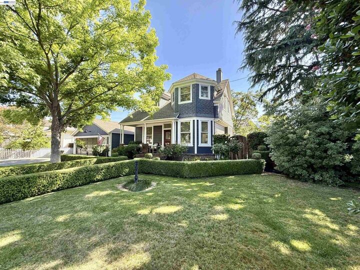 Property Photo:  580 S L St  CA 94550 