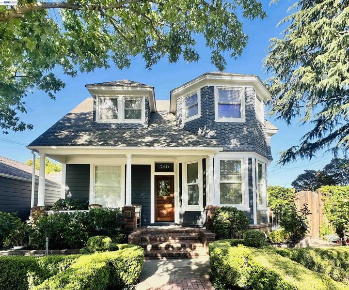 Property Photo:  580 S L St  CA 94550 