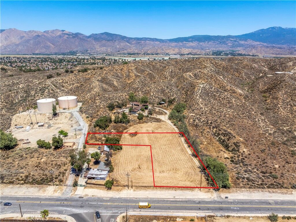 Property Photo:  1 Park Avenue  CA 92583 