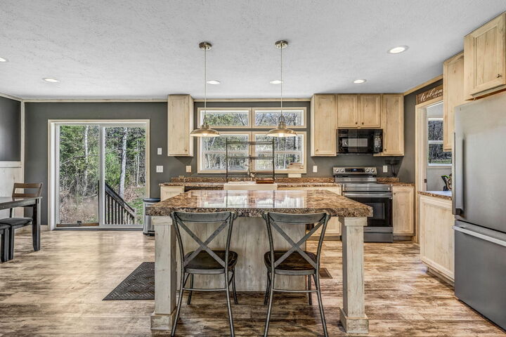 Property Photo:  1047 Sunset Avenue  ME 04401 
