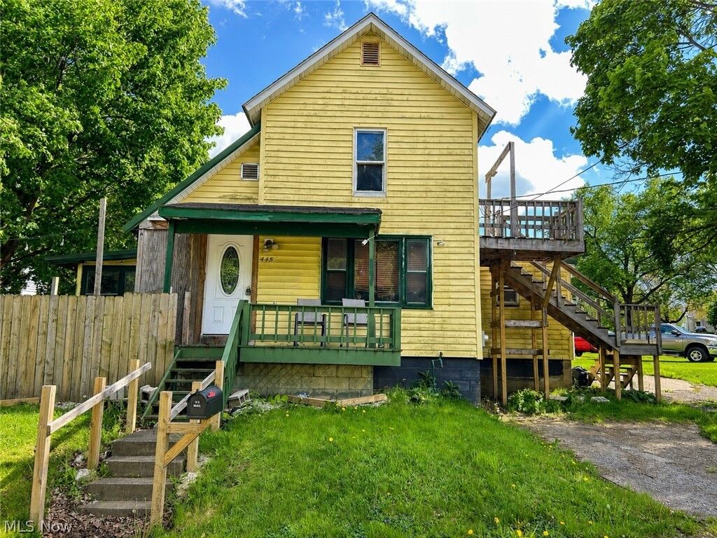 Property Photo:  445 Arch Street  OH 44460 