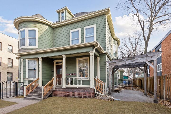 Property Photo: 2021 3rd Avenue S MN 55404