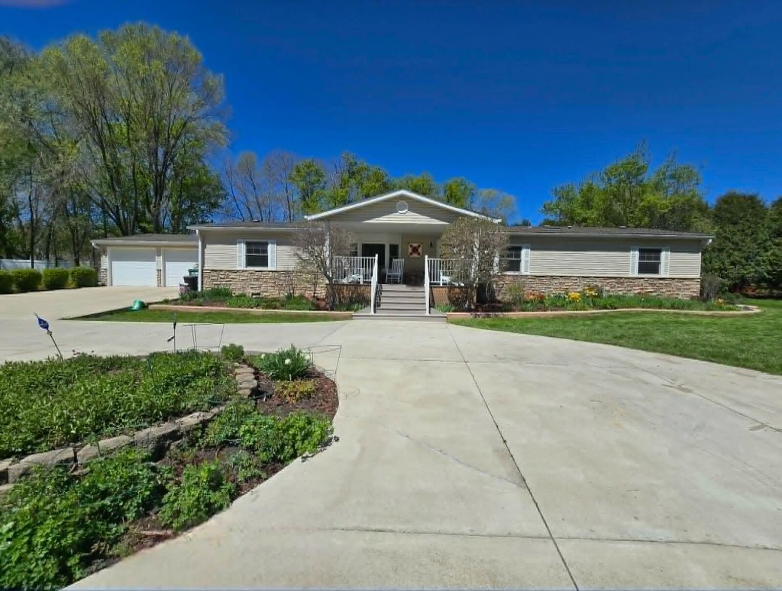 Property Photo:  324 W 7th Street  MN 55355 