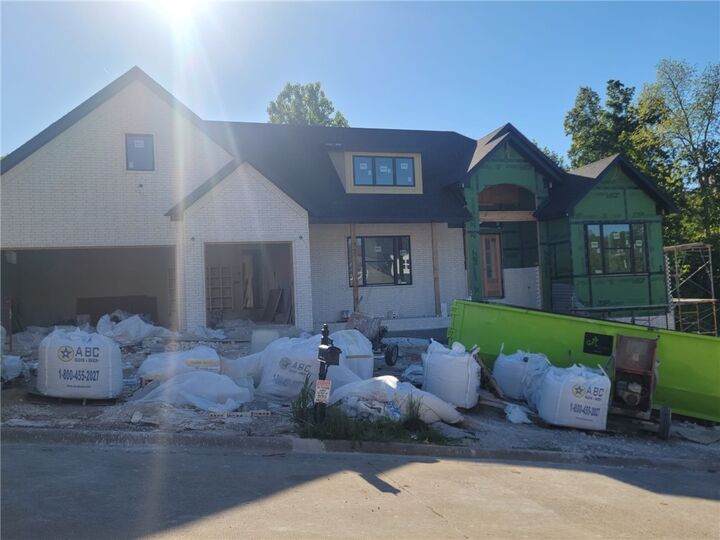 Property Photo:  2005 NE Chaucer Street  AR 72712 