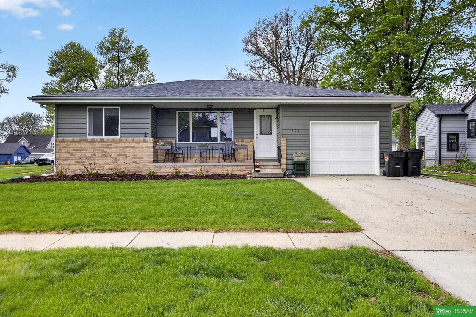 Property Photo:  209 S 2nd Street  NE 68015 
