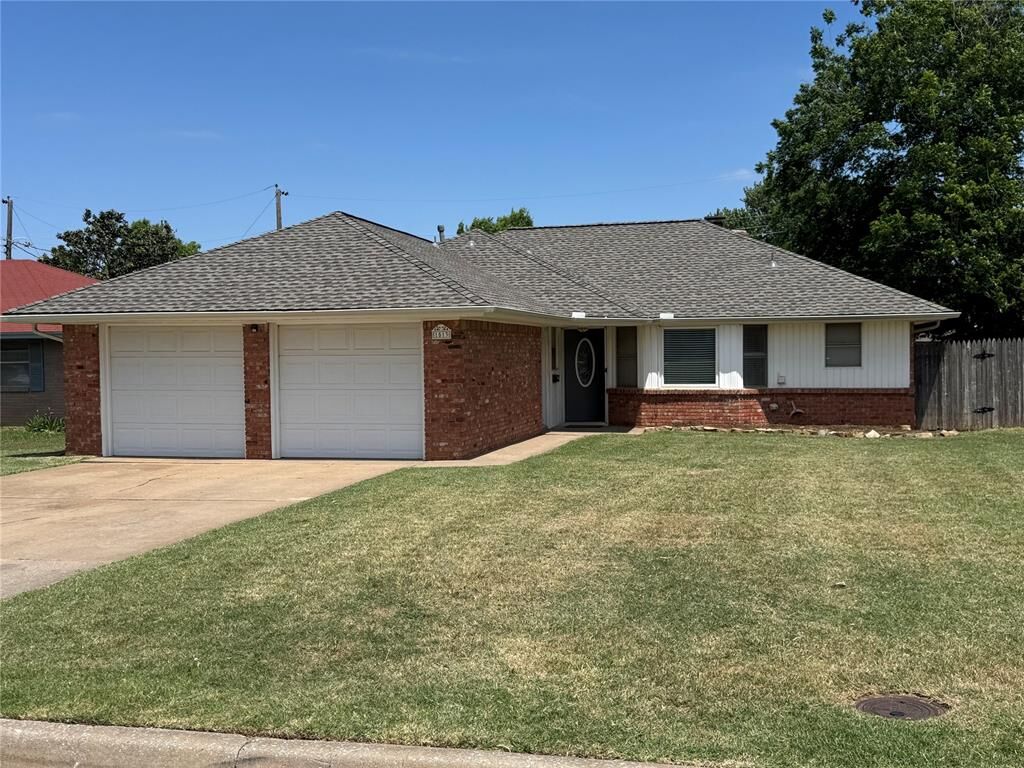 Property Photo: 1513 Carlton Way OK 73120