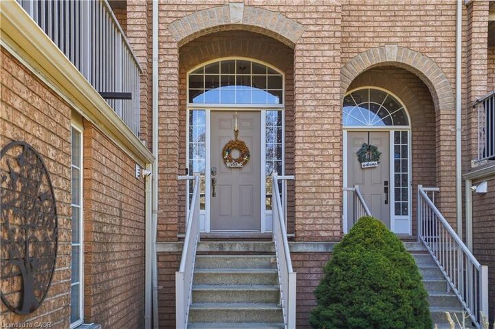 Property Photo:  176 Livingston Avenue 3  ON L3M 5P1 
