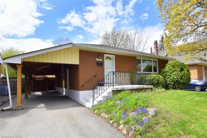 Property Photo:  1338 De Quincy Crescent  ON L7P 1E4 