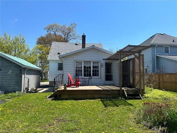Property Photo:  618 Pine Street  ON N1A 2M2 