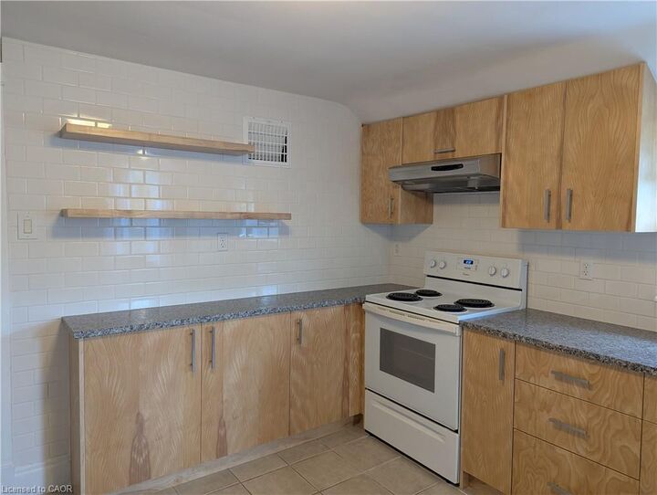 Property Photo:  221 Dundas Street N 3  ON N1R 5P5 