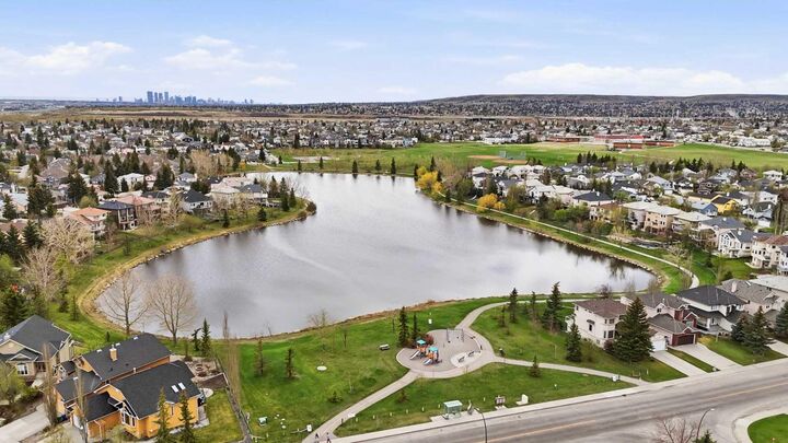 Property Photo:  212 Harvest Wood Way NE  AB T3K 3X7 