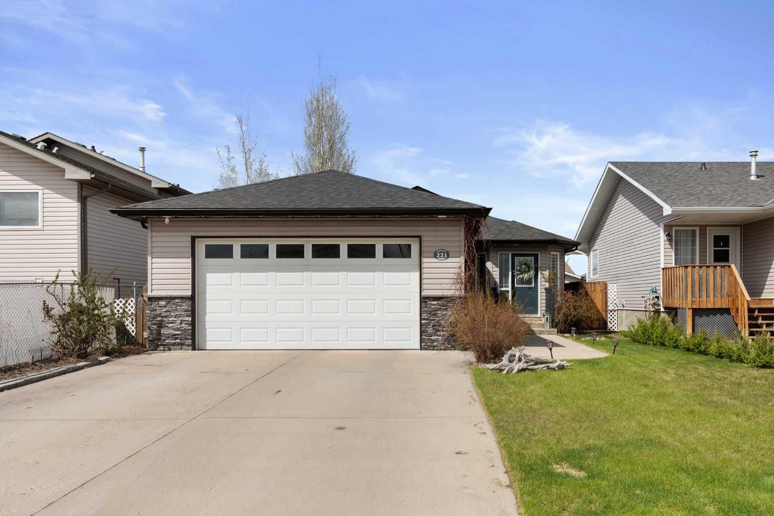 Property Photo:  221 Terrace Drive NE  AB T1C 2B6 