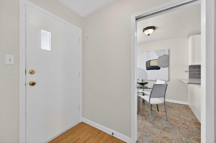 Property Photo:  3112 34 Avenue SW  AB T3E 0Z1 