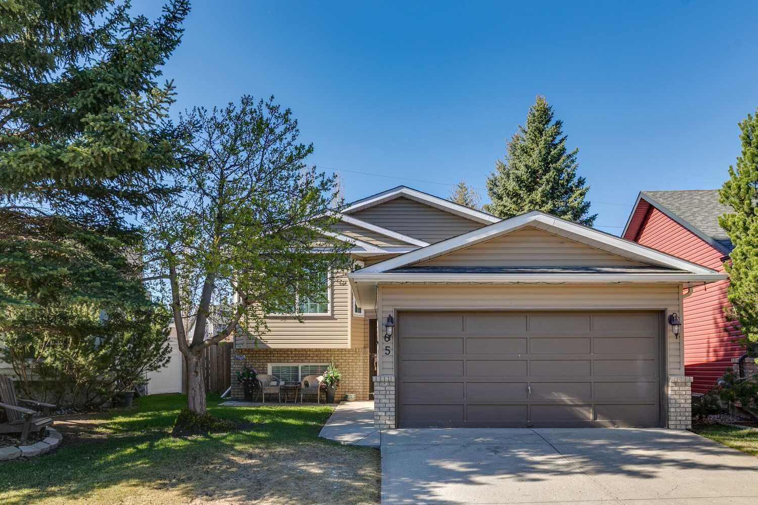 Property Photo:  65 Shawinigan Way SW  AB T2Y 2X3 