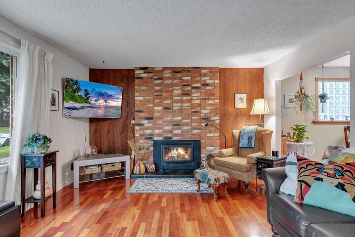 Property Photo:  4623 31 Avenue NE  AB T1Y 1G8 