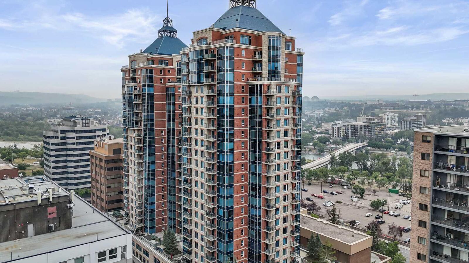 Property Photo: 910 5 Avenue SW 1607 AB T2P 0C3