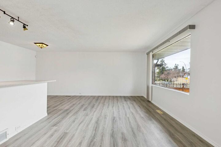 Property Photo: 12 Huntwick Way NE AB T2K 4H3