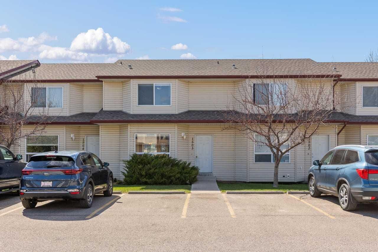 Property Photo:  1503 Eagleview Place NW  AB T1V 1X1 