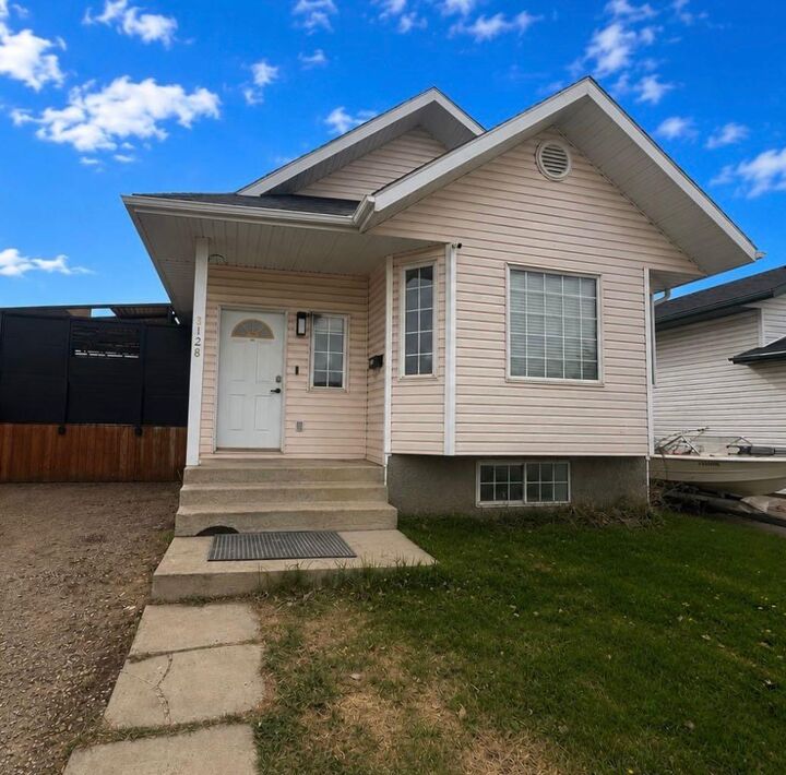 Property Photo:  8128 95 Street  AB T8V 7G3 