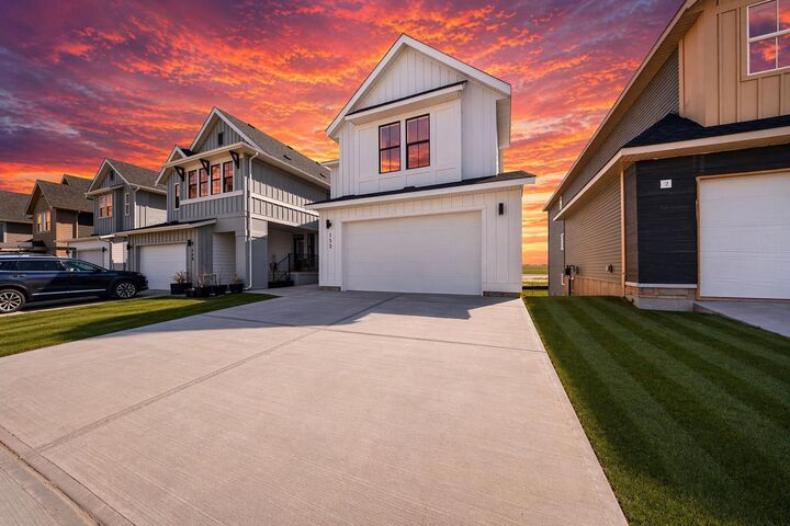 Property Photo:  152 Copperhead Road SE  AB T2Z 5G9 