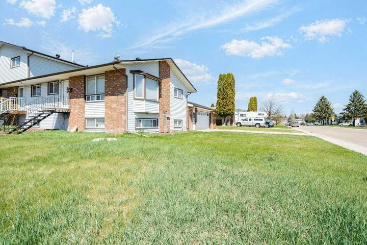 Property Photo:  418 9 Avenue SE  AB T0J 2P0 
