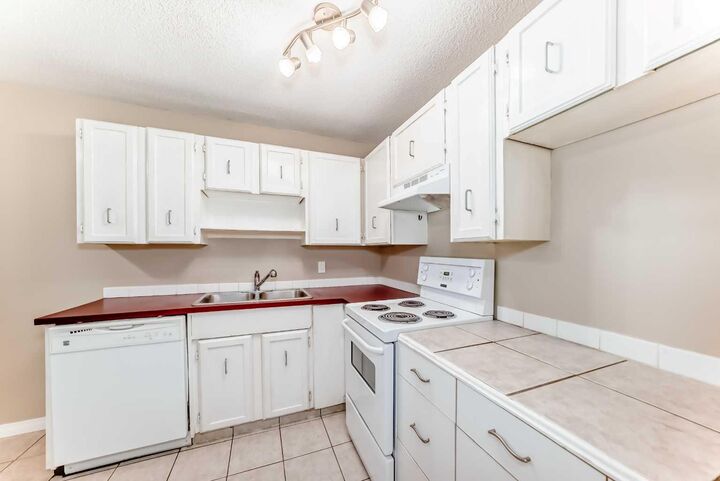 Property Photo:  730 2 Avenue NW 104  AB T2N 0E3 