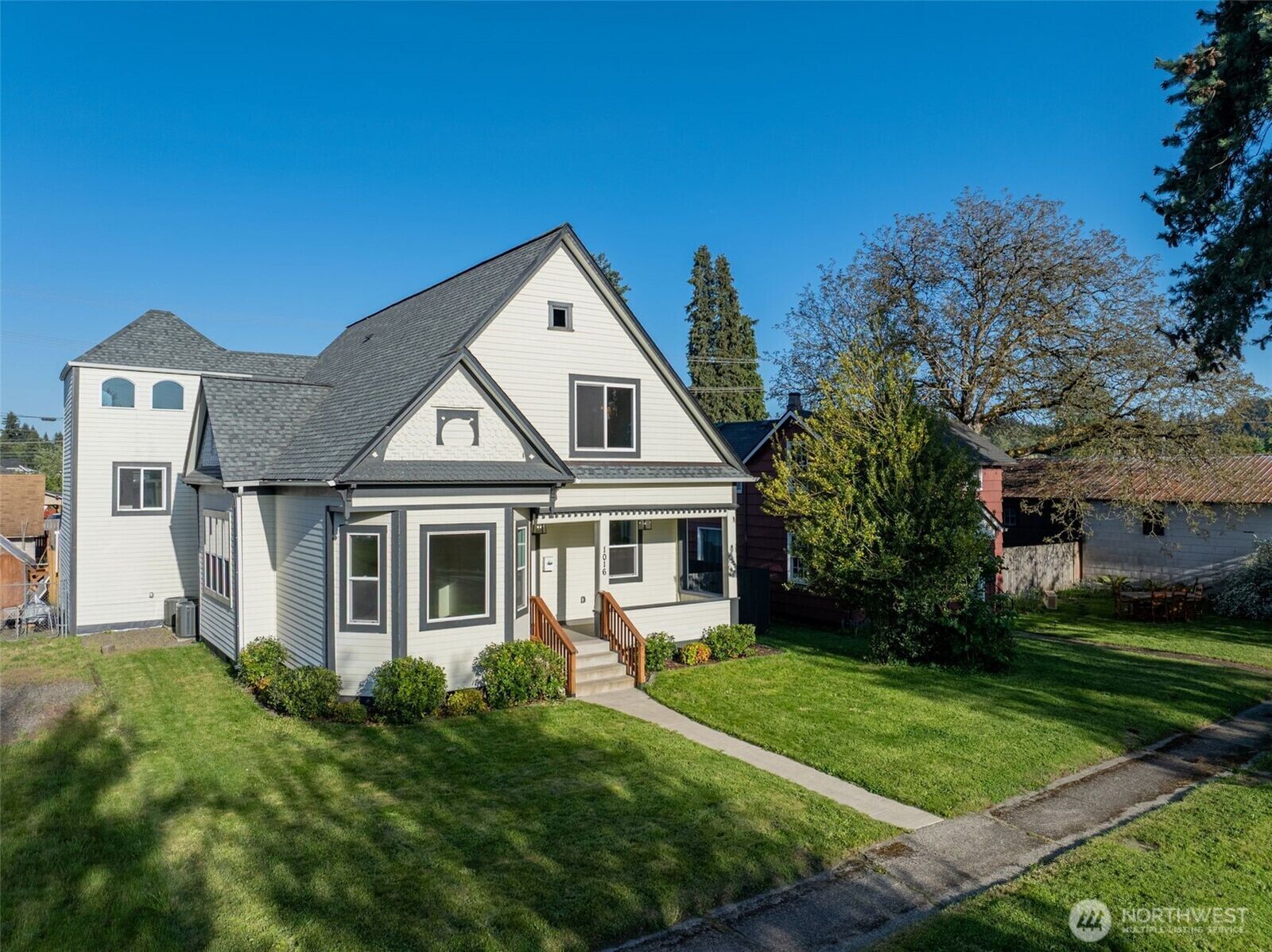 Property Photo:  1016 N Pearl Street  WA 98531 